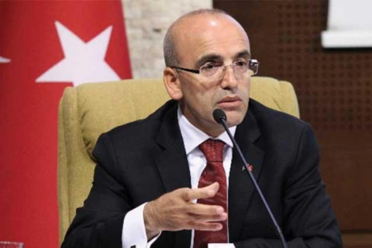 Bakan Şimşek, &ccedil;ift&ccedil;ilere mazot ve tohum dağıttı
