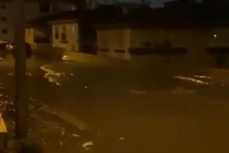 Ankara'da cadde ve sokaklar g&ouml;le d&ouml;nd&uuml;