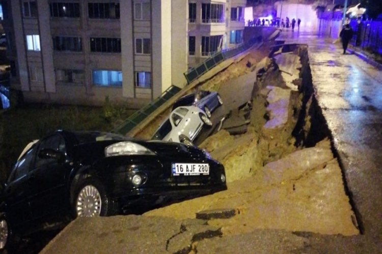 Bursa'da yol &ccedil;&ouml;kt&uuml;!