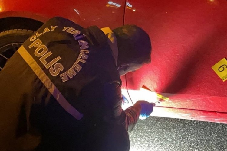 Denizli'de l&uuml;ks ara&ccedil; kurşunlandı! 2 kişi darp edildi