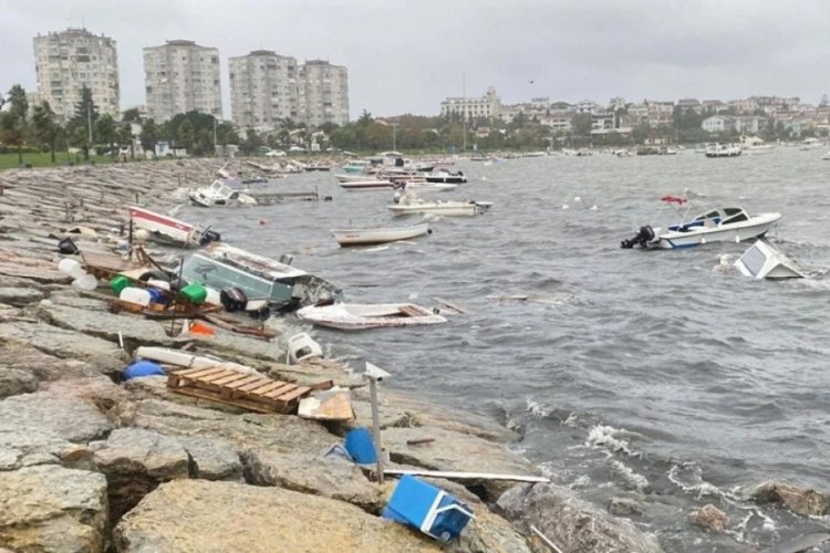 Kocaeli'de tekneler karaya vurdu