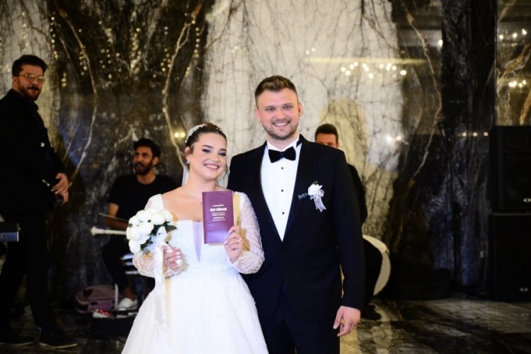 Ümit Özdağ Bursa'da nikah şahidi oldu