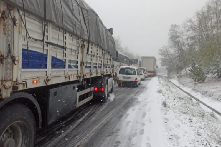 Bursa'da kar yağışı sebebiyle kapanan yol a&ccedil;ıldı