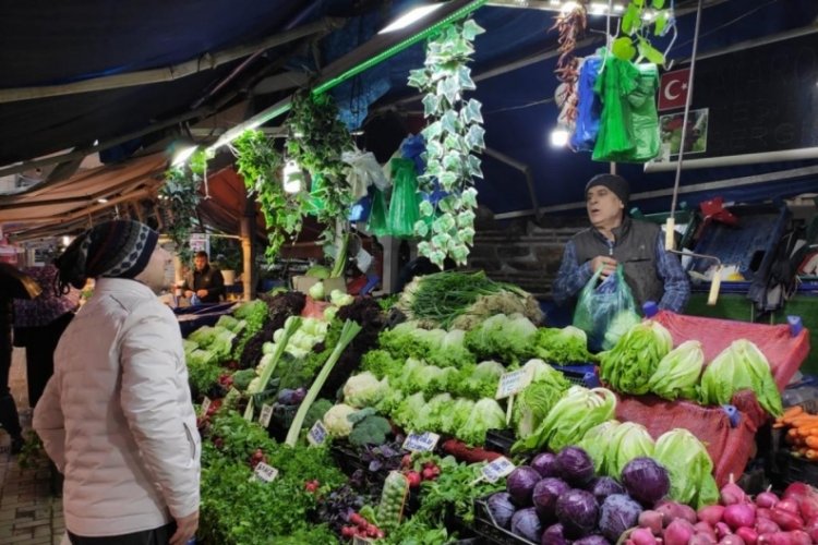 Yaz meyveleri yerini kış meyvelerine bıraktı! Fiyatlar ise dudak u&ccedil;uklattı