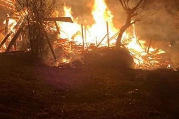 Ankara'da &ccedil;ıkan yangında 2 kişi hayatını kaybetti, 1 kişi yaralandı