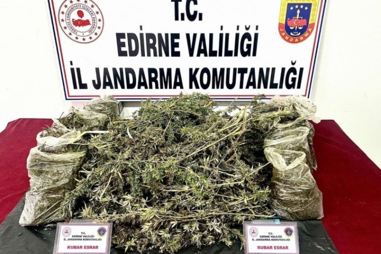 Edirne'de 8 kilo kubar esrar ele ge&ccedil;irildi