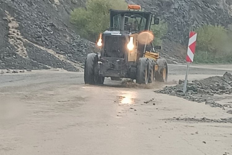 Adıyaman'da k&ouml;y yolları heyelan nedeniyle kapandı!