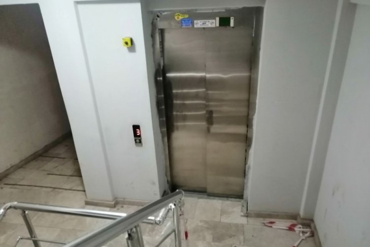 Anne ve kızı asans&ouml;rde &ouml;l&uuml; bulundu, katil komşu &ccedil;ıktı