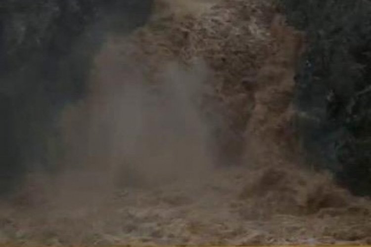 Elazığ'da Sağanak yağış nedeniyle şelale taştı