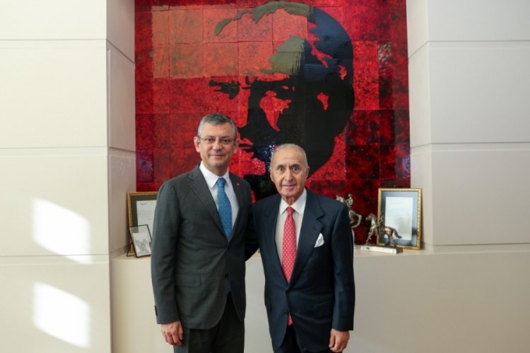 &Ouml;zg&uuml;r &Ouml;zel, Hikmet &Ccedil;etin ile g&ouml;r&uuml;şt&uuml;