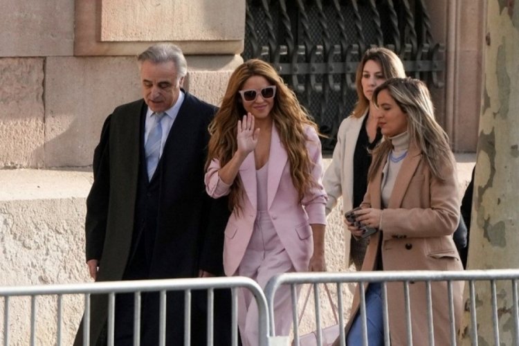 Shakira İspanya'da hakkındaki vergi ka&ccedil;ırma su&ccedil;lamasını kabul etti