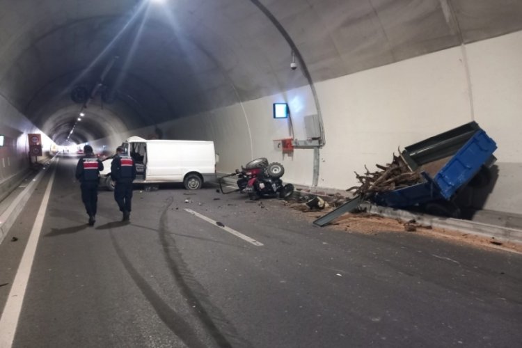 &Ccedil;anakkale'de t&uuml;nelde kaza: 2 kişi yaralandı