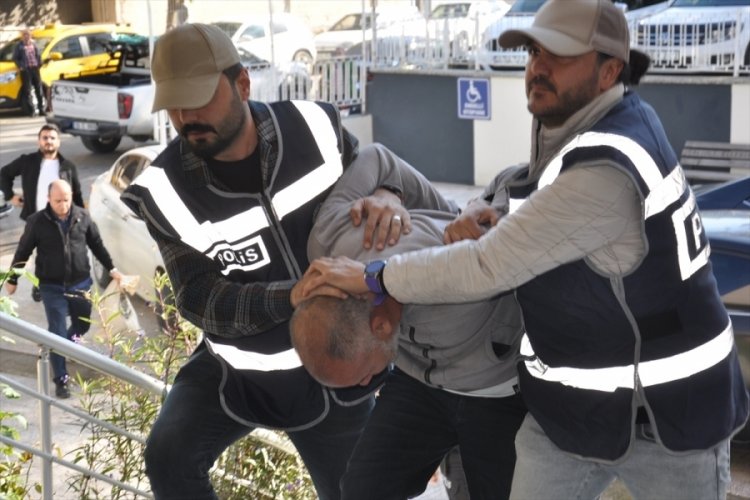 Manisa'da anne ile kızını &ouml;ld&uuml;ren zanlı tutuklandı! Anne-kız toprağa verildi