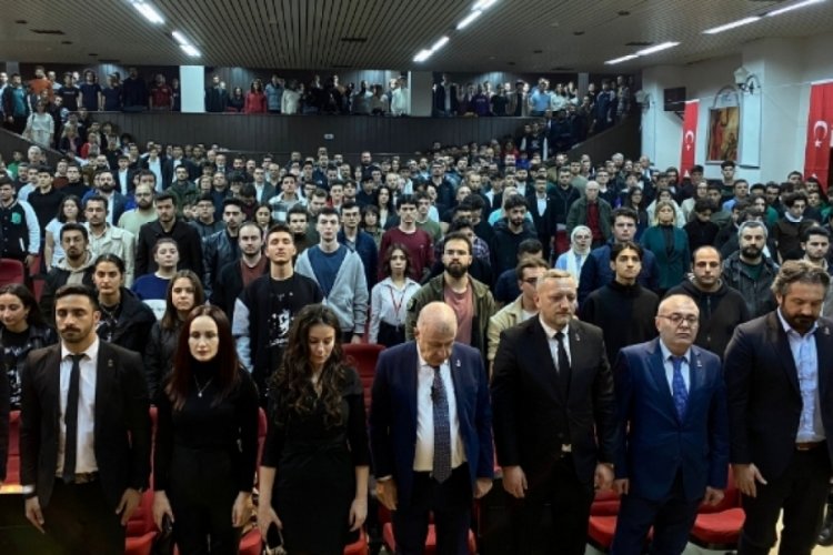&Uuml;mit &Ouml;zdağ Bursa'da gen&ccedil;lerle buluştu