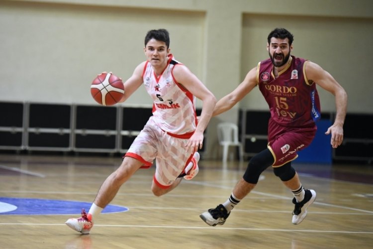 Gemlik Basketbol, Bordo Sportif RS'yi mağlup ederek ligdeki ilk galibiyetini aldı