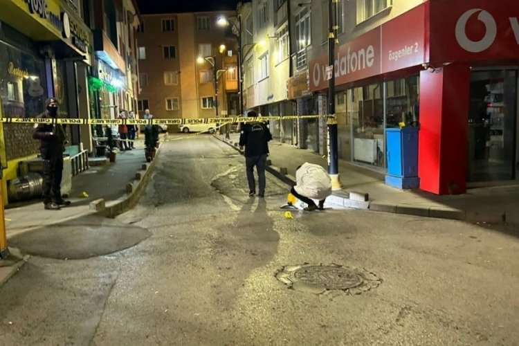 Sivas'ta iki grup taş, sopa ve silahlarla birbirine girdi