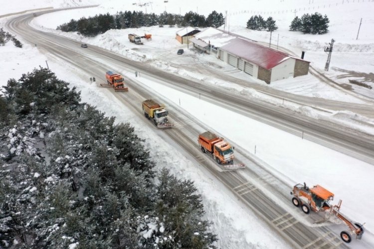 Erzincan'da kardan 48 k&ouml;y yolu ulaşıma kapandı