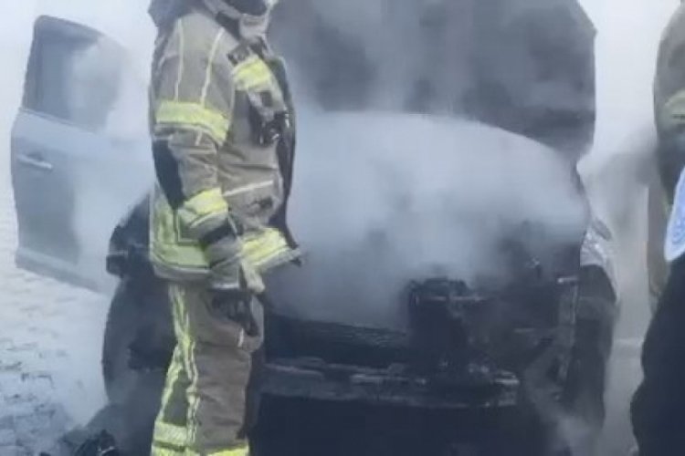 Bursa'da seyir halindeki otomobil yandı