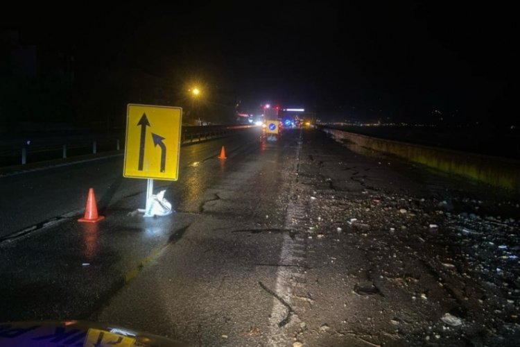 Karadeniz Sahil Yolu'nda fırtına hasarının boyutu ortaya &ccedil;ıktı
