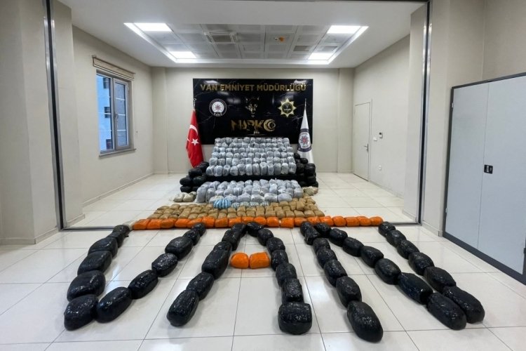 Van'da &ccedil;uvallarda 1 ton 150 kilo toz esrar ele ge&ccedil;irildi