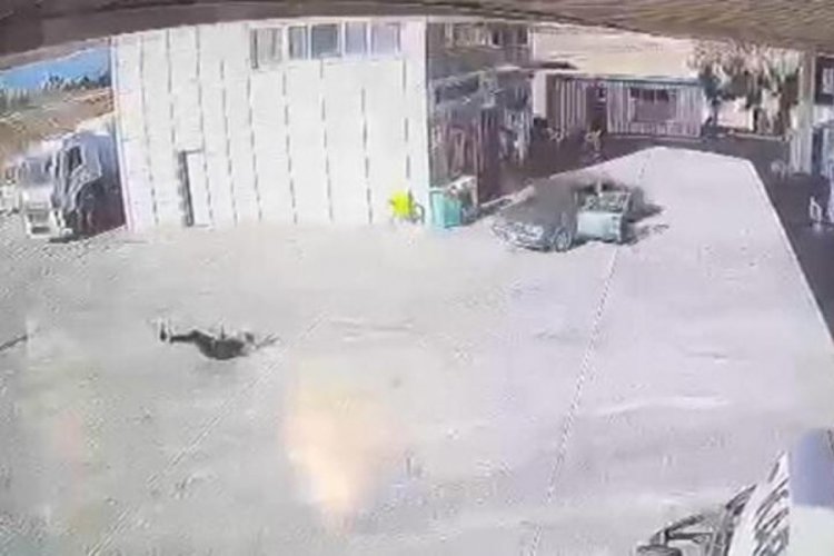 12 yaşındaki &ccedil;ocuk geri vitese takıp, gaza bastı! Ortalık karıştı
