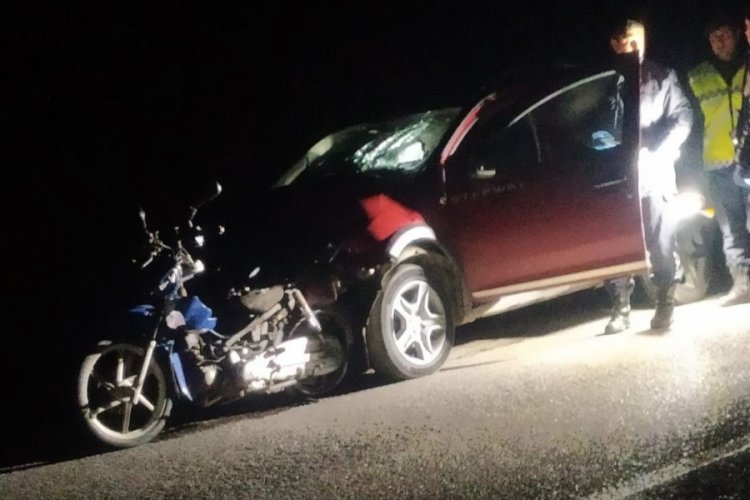 İzmir'de otomobil, motosiklete arkadan &ccedil;arptı! 1 &ouml;l&uuml;, 1 ağır yaralı