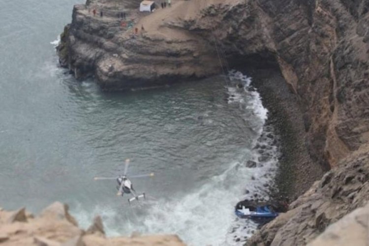 Peru'da otob&uuml;s u&ccedil;uruma yuvarlandı: 20 &ouml;l&uuml;