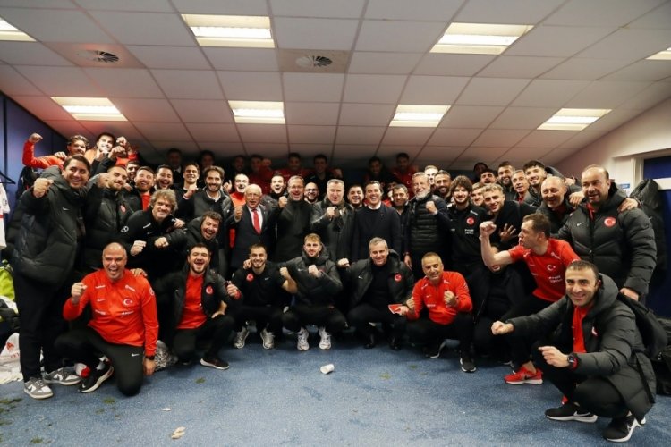 Cumhurbaşkanı Erdoğan, A Milli Futbol Takımı'nı telefonla tebrik etti