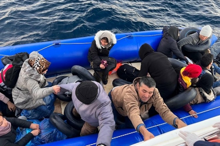 &Ccedil;anakkale'de 47 ka&ccedil;ak g&ouml;&ccedil;men kurtarıldı