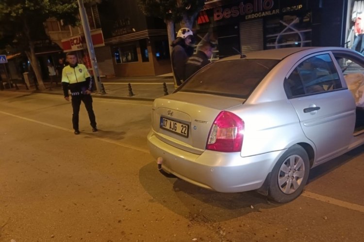 Antalya'da alkoll&uuml; s&uuml;r&uuml;c&uuml; ortalığı savaş alanına &ccedil;evirdi