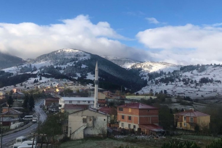 Samsun'da D&uuml;rtmen Dağı'na mevsimin ilk karı d&uuml;şt&uuml;
