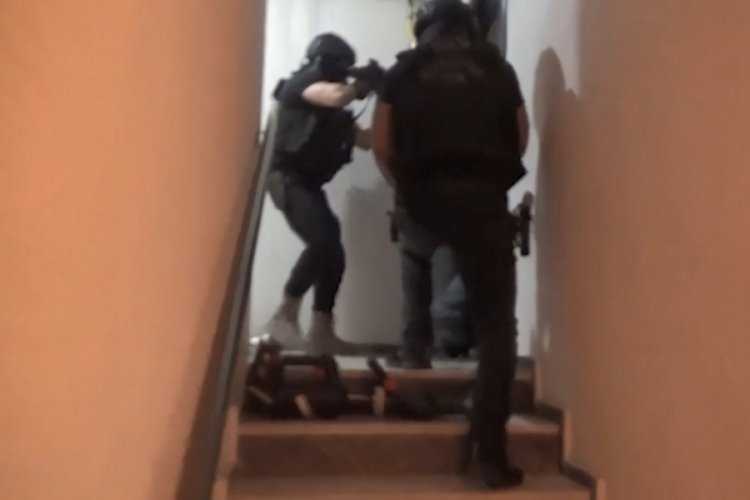 İstanbul'da DEAŞ operasyonu: 13 kişi g&ouml;zaltında