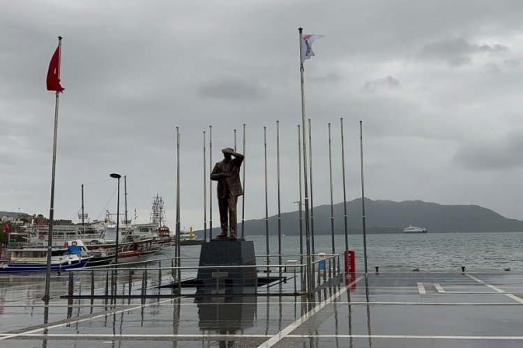 Muğla'da sağanak yağış etkili oluyor