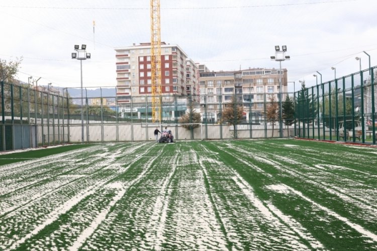 Bursa'da futbol sahaları yenileniyor