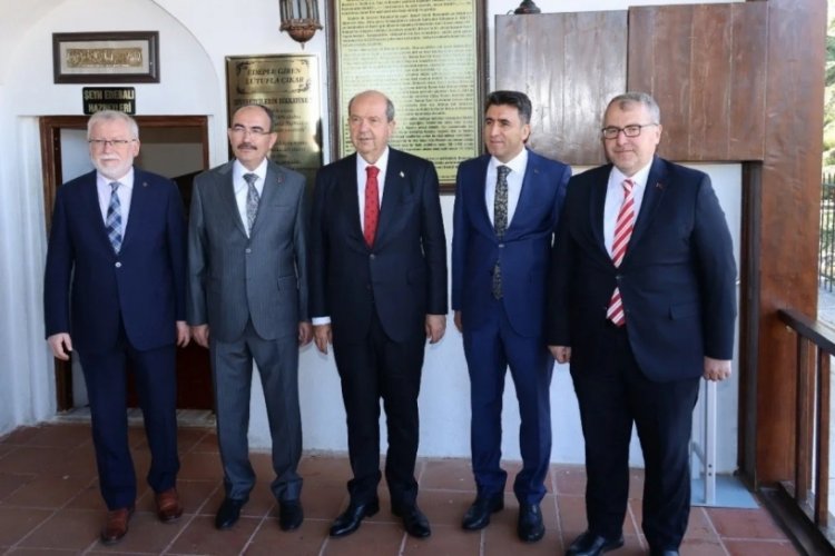 Ersin Tatar, Şeyh Edebali T&uuml;rbesi'nde dua etti