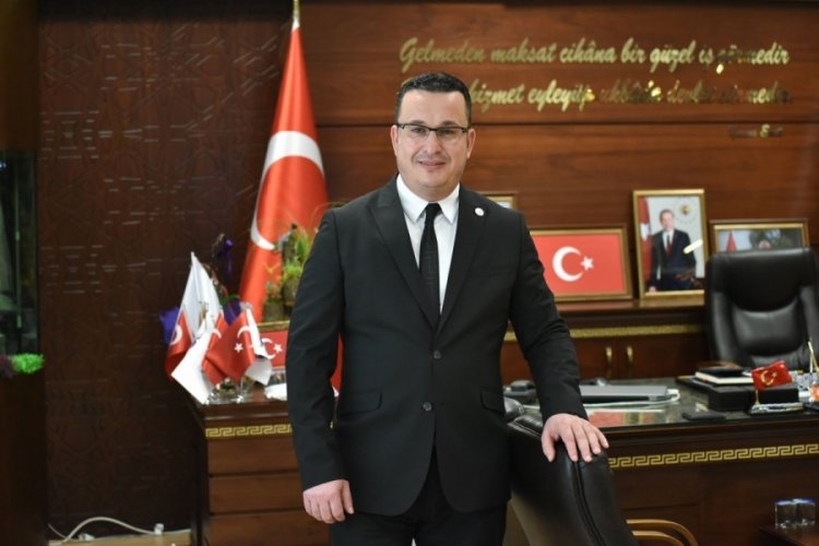 Bursa'daki tartışmalı &Ouml;ğretmenler G&uuml;n&uuml; afişine Başkan Kanar'dan a&ccedil;ıklama