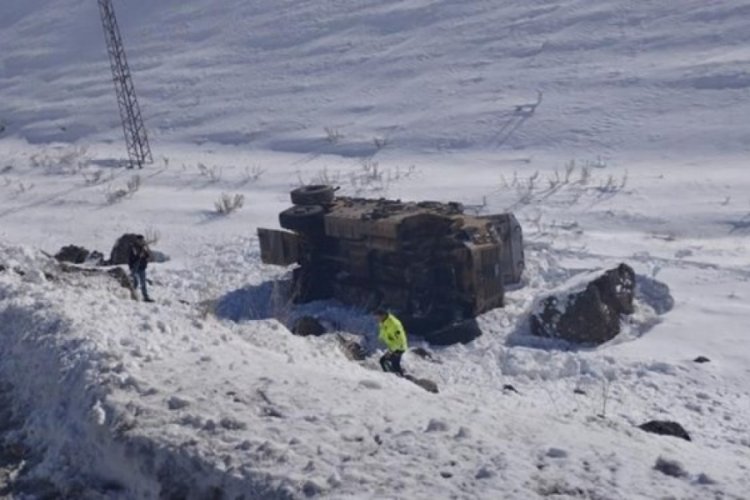 Van'da askeri ara&ccedil; devrildi! 1'i ağır 6 yaralı