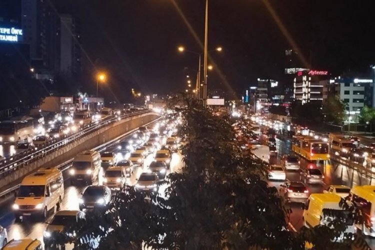 İstanbul'da trafik yoğunluğu y&uuml;zde 89'a ulaştı