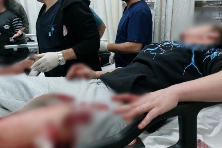 Samsun'da bı&ccedil;aklı saldırıya uğrayan 2 arkadaş hastanelik oldu