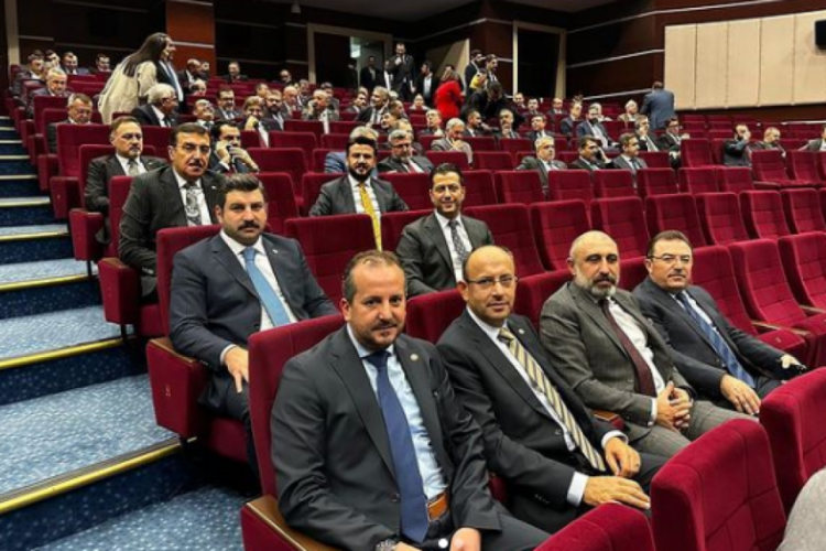 AK Parti'de e-temay&uuml;l yoklaması bilgilendirme toplantısı d&uuml;zenlendi