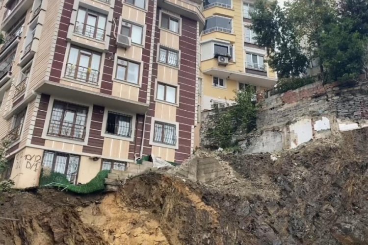 İstanbul'da toprak kaydı, 2 bina m&uuml;h&uuml;rlendi