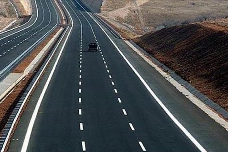 Hakkari Y&uuml;ksekova'da yıllardır kapalı olan yol trafiğe a&ccedil;ıldı