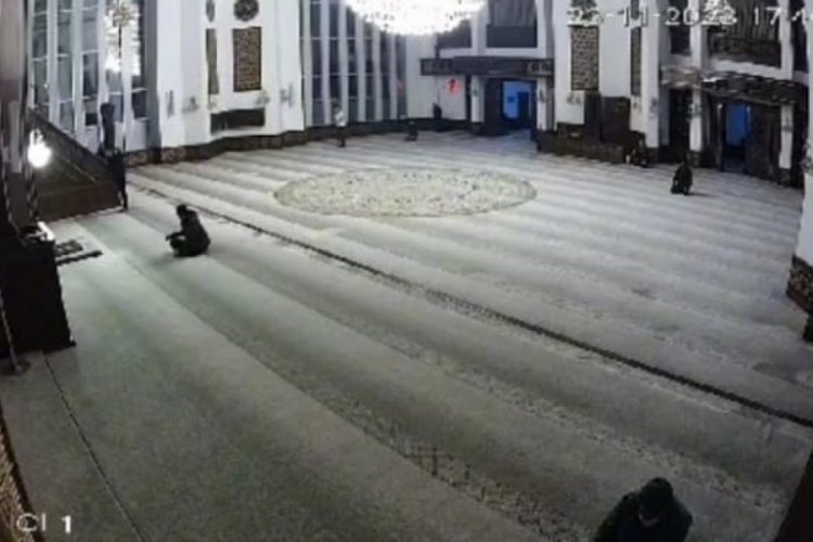 Malatya'da depreme namaz kılarken yakalandılar