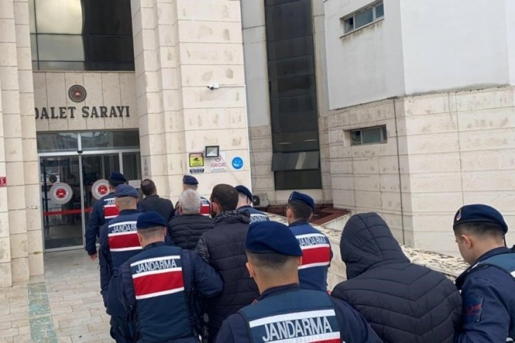 Balıkesir'de 9 d&uuml;zensiz g&ouml;&ccedil;men ve 6 organizat&ouml;r yakalandı