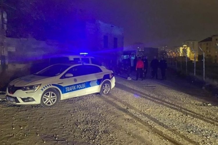 Kayseri'de eşini darbeden şahıs polisten ka&ccedil;arken kaza yaptı