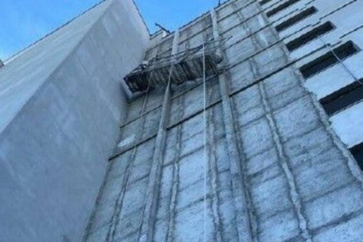 Mersin'de halat koptu, iki iş&ccedil;i mahsur kaldı