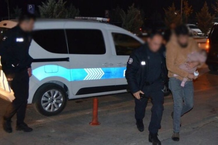 Aksaray'da eşini bı&ccedil;akladı! 7 aylık bebeğiyle g&ouml;zaltına alındı