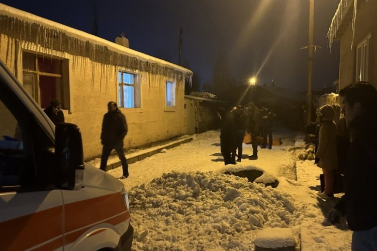 Erzurum'da bir kişi oturduğu evin sokağında &ouml;l&uuml; bulundu