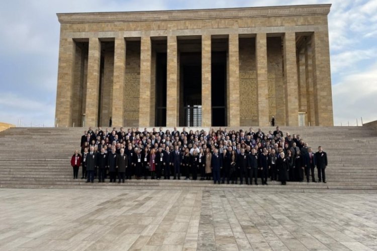 Yusuf Tekin, 81 ilden gelen &ouml;ğretmenlerle Anıtkabir'i ziyaret etti