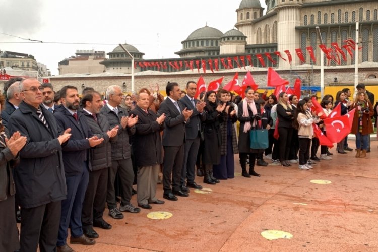 İstanbul Taksim'de &ouml;ğretmenler g&uuml;n&uuml; i&ccedil;in t&ouml;ren d&uuml;zenlendi